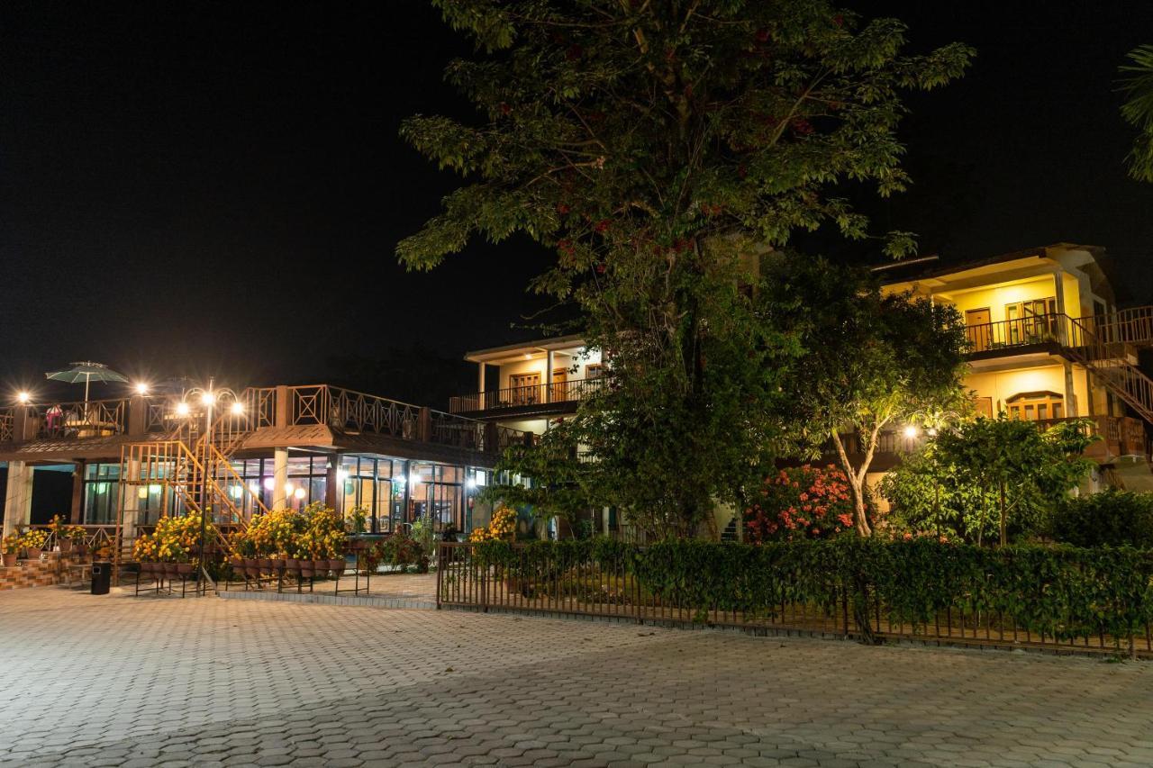 Hotel Jungle Wildlife Camp Sauraha Zewnętrze zdjęcie